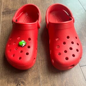 Lightly Used Unisex Red Classic Crocs Men’s size 4 Women’s size 6
